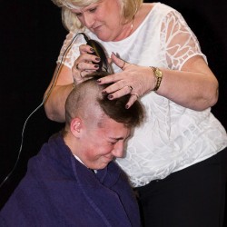 CharityHeadShave160317 015