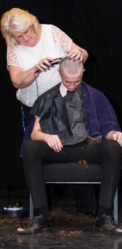 CharityHeadShave160317 067