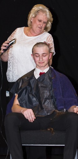 CharityHeadShave160317 068